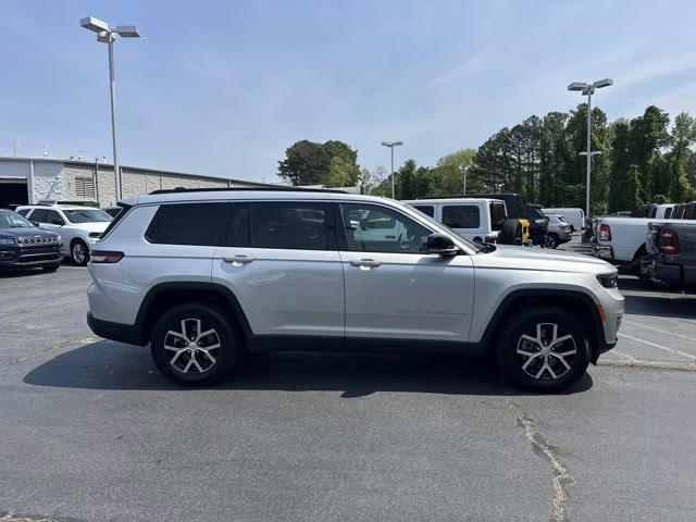 2024 Silver Zynith Jeep Grand Cherokee L Limited 4X4 SUV