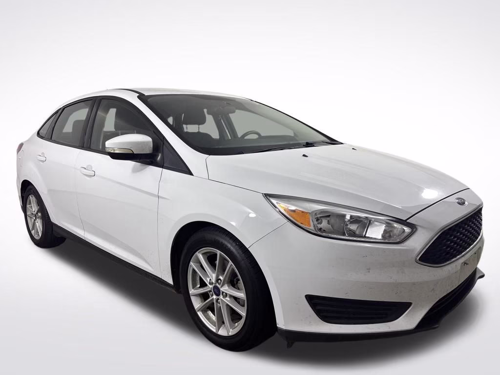 2018 Oxford White Ford Focus SE FWD Sedan