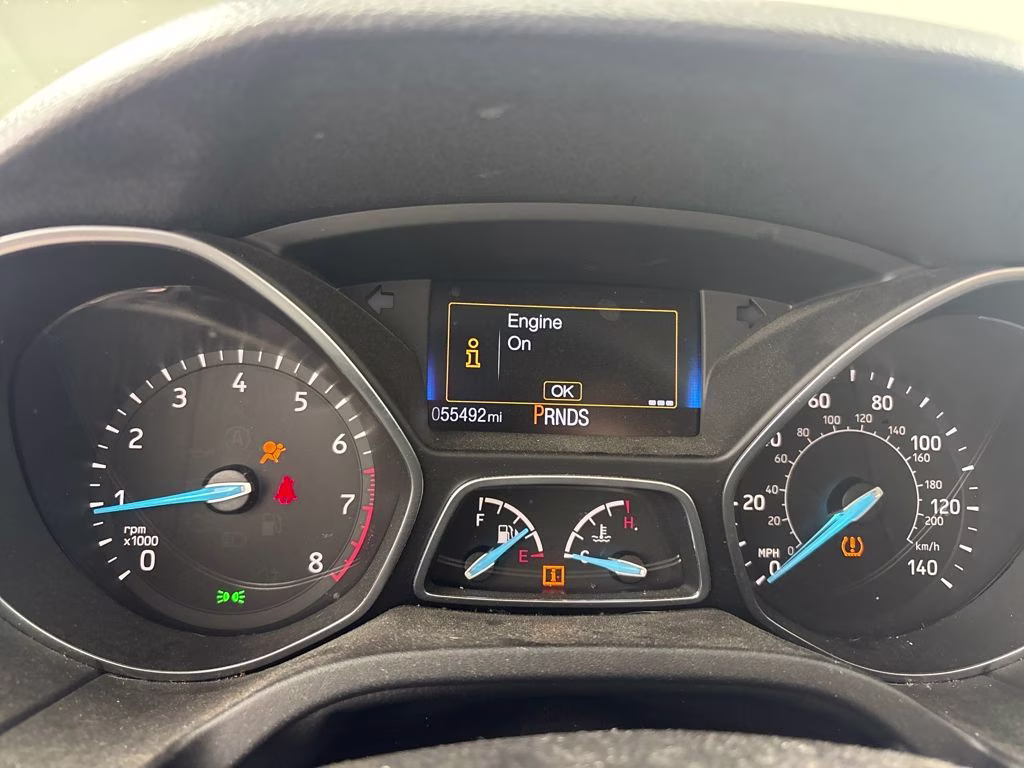 2018 Oxford White Ford Focus SE FWD Sedan
