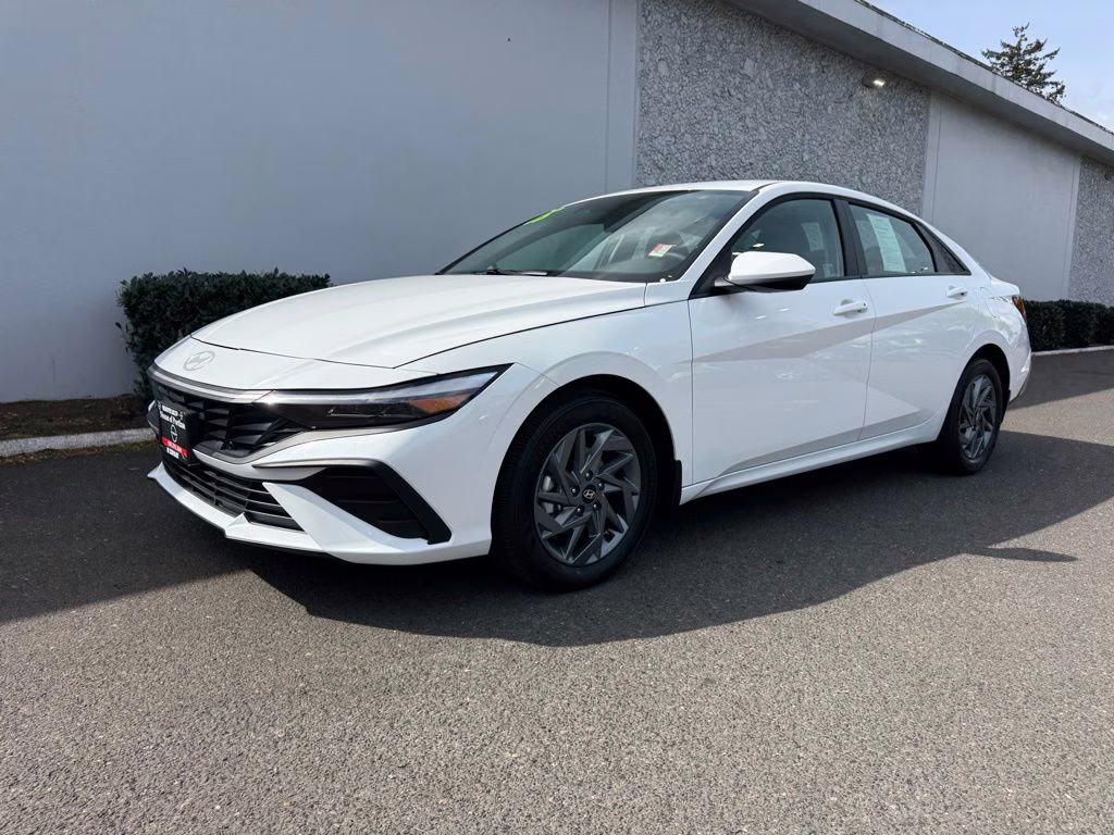 2025 Serenity White Hyundai Elantra Hybrid Blue FWD Sedan
