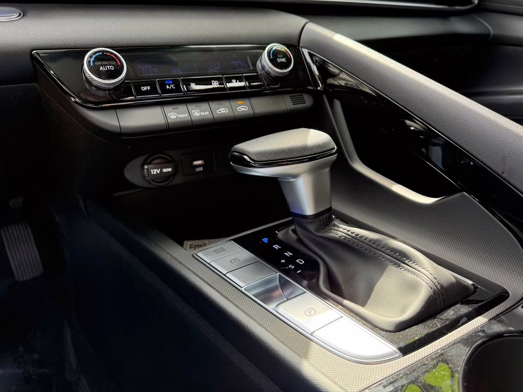 2025 Serenity White Hyundai Elantra Hybrid Blue FWD Sedan