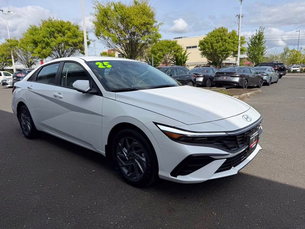 2025 Serenity White Hyundai Elantra Hybrid Blue FWD Sedan