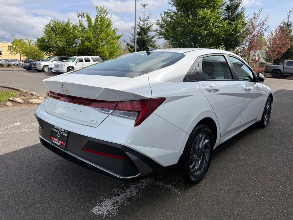 2025 Serenity White Hyundai Elantra Hybrid Blue FWD Sedan