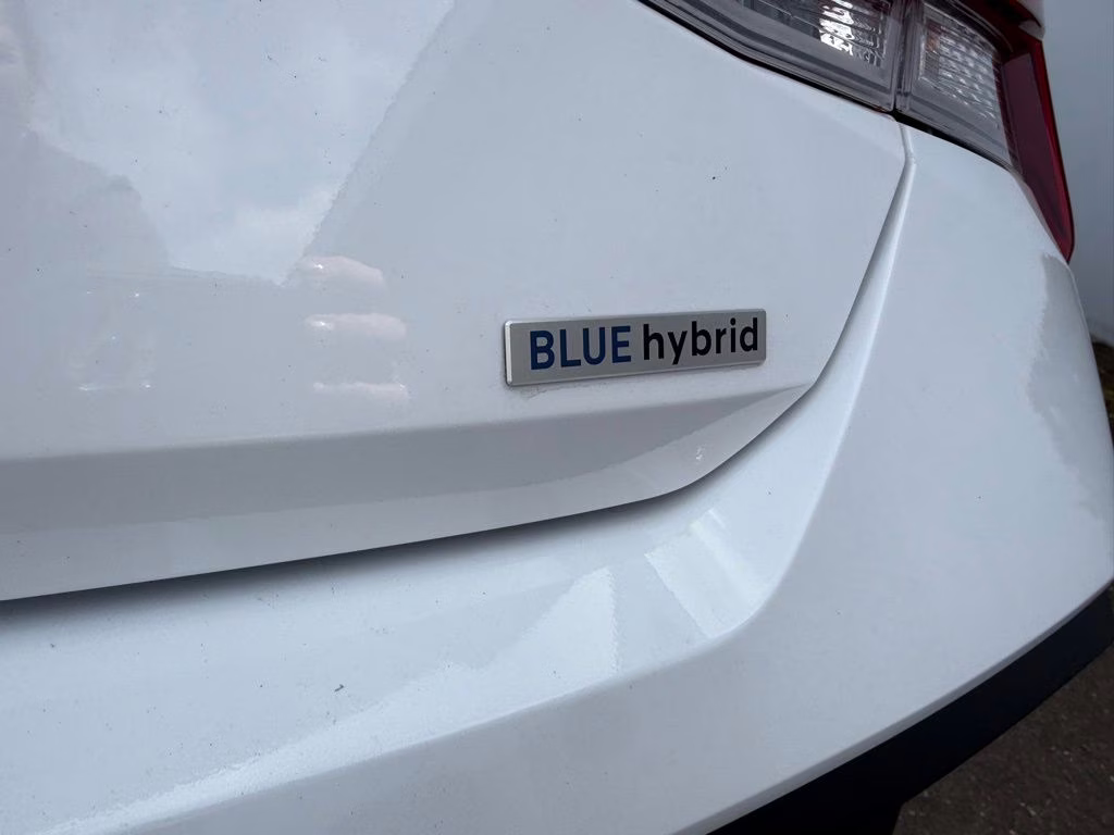 2025 Serenity White Hyundai Elantra Hybrid Blue FWD Sedan