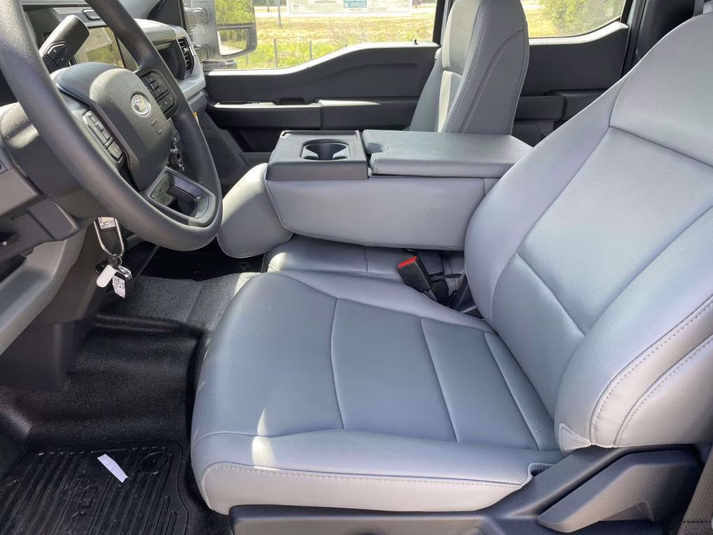 2026 Oxford White Ford Super Duty F-250 SRW XL 4X4 Truck