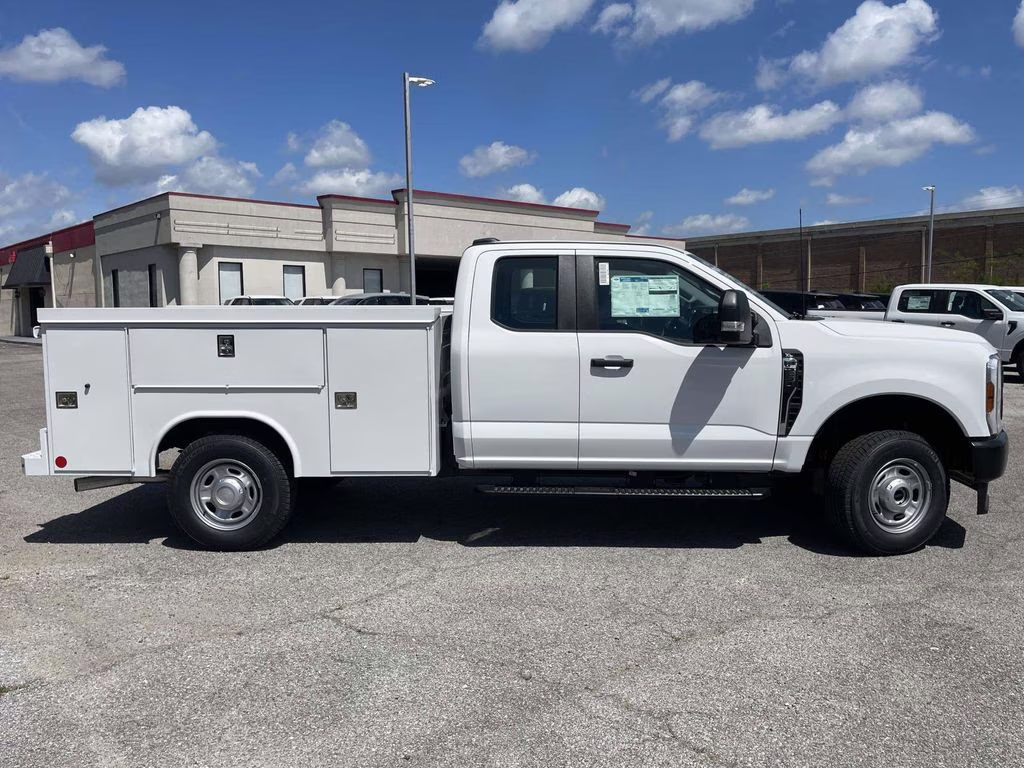 2026 Oxford White Ford Super Duty F-250 SRW XL 4X4 Truck