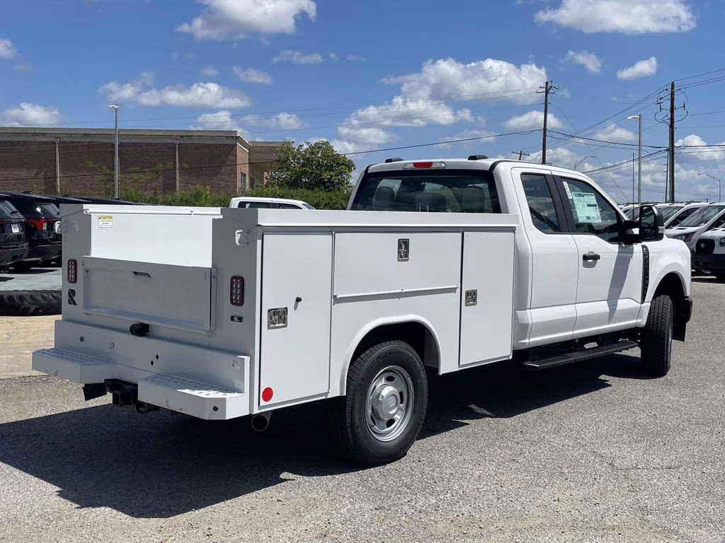 2026 Oxford White Ford Super Duty F-250 SRW XL 4X4 Truck