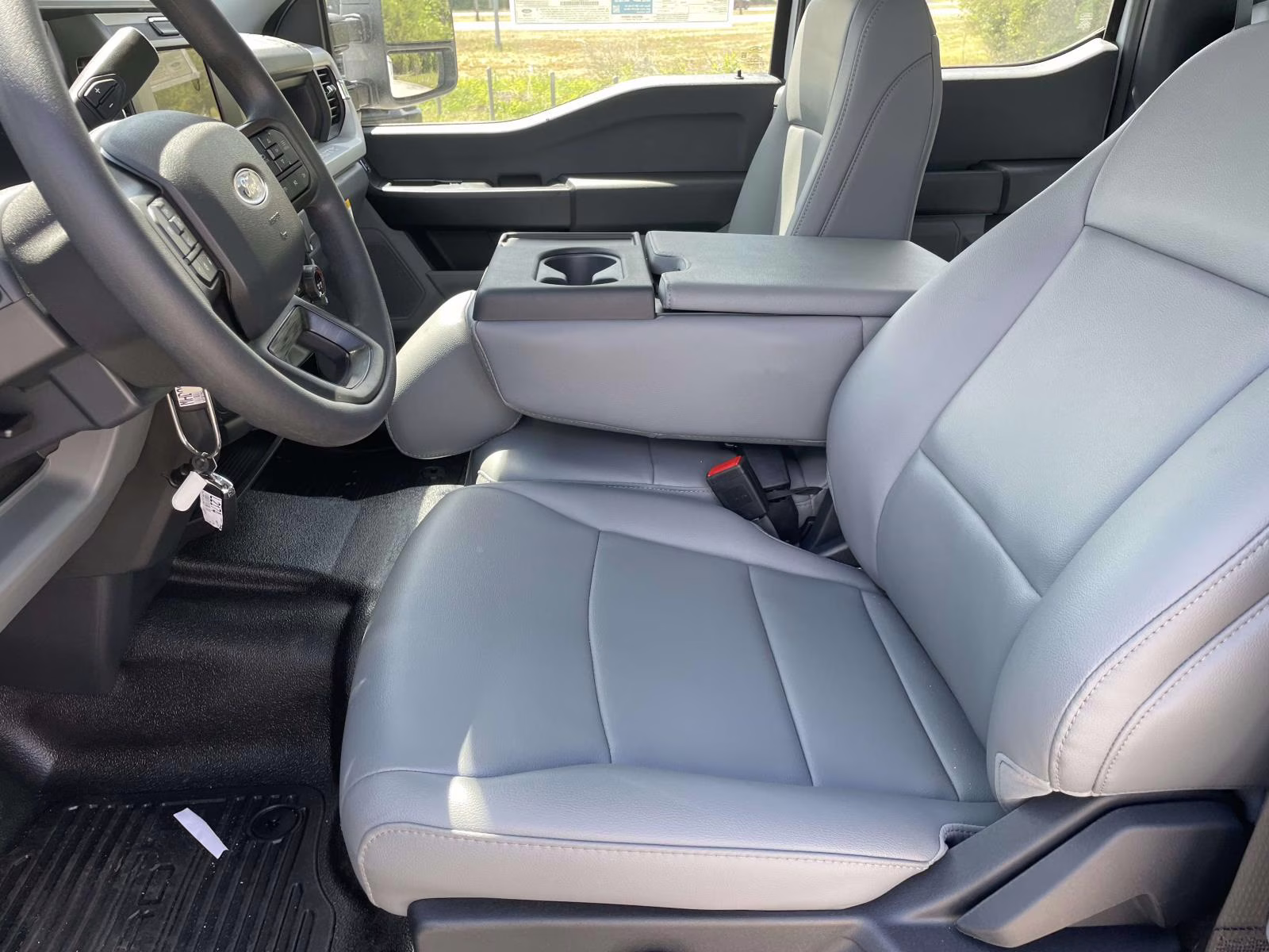 2026 Oxford White Ford Super Duty F-250 SRW XL 4X4 Truck