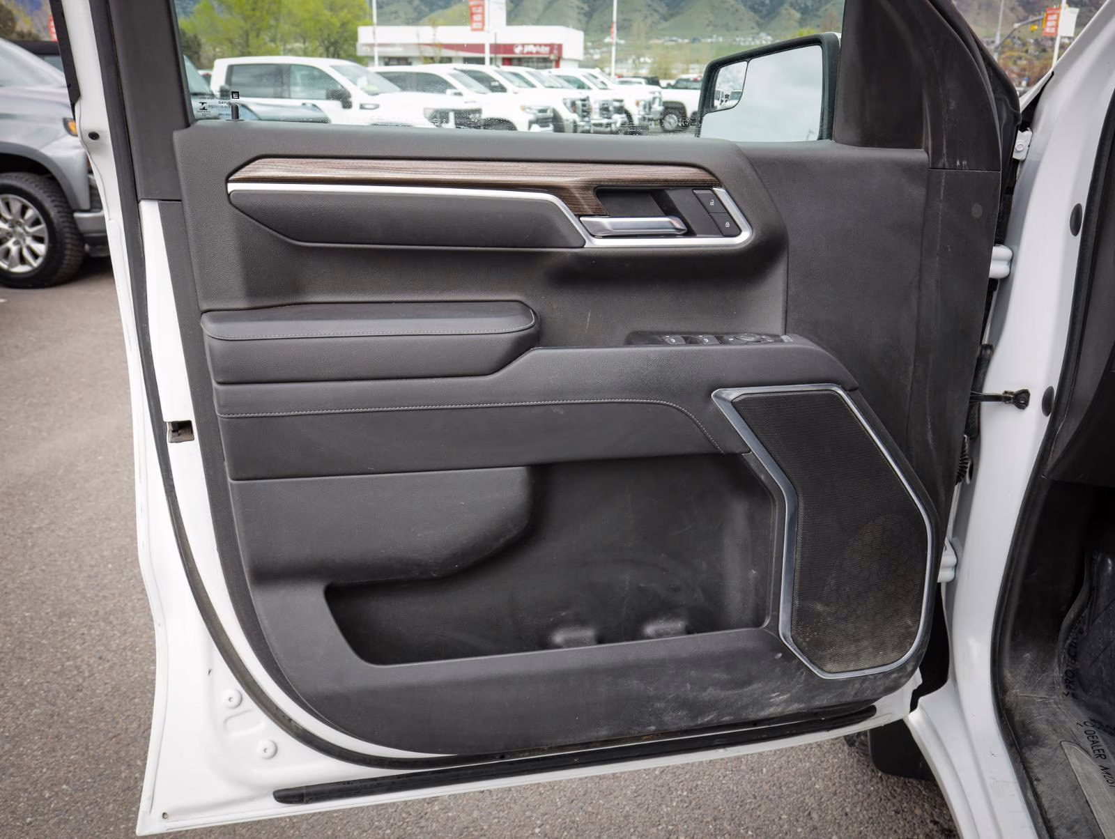 2022 Summit White Chevrolet Silverado 1500 LT 4X4 Truck