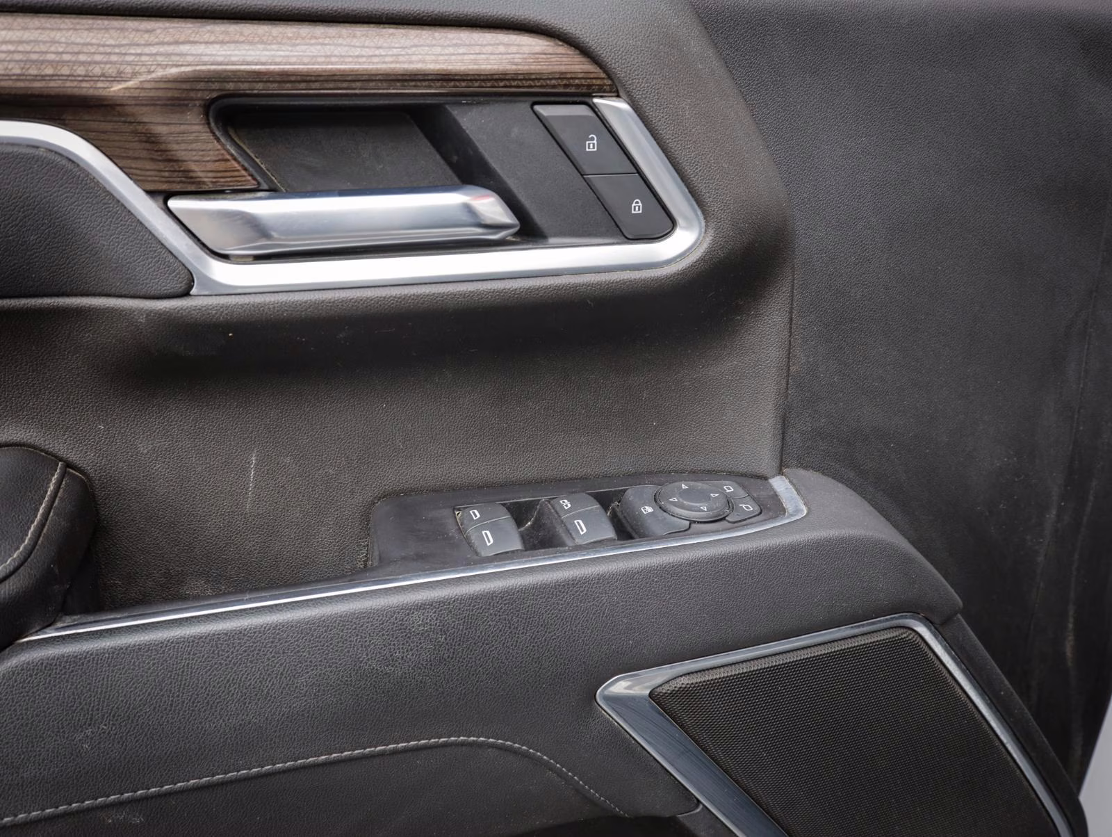 2022 Summit White Chevrolet Silverado 1500 LT 4X4 Truck