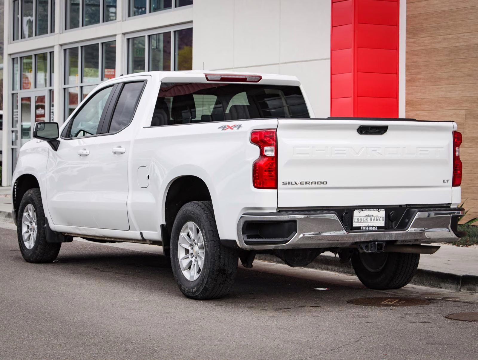 2022 Summit White Chevrolet Silverado 1500 LT 4X4 Truck