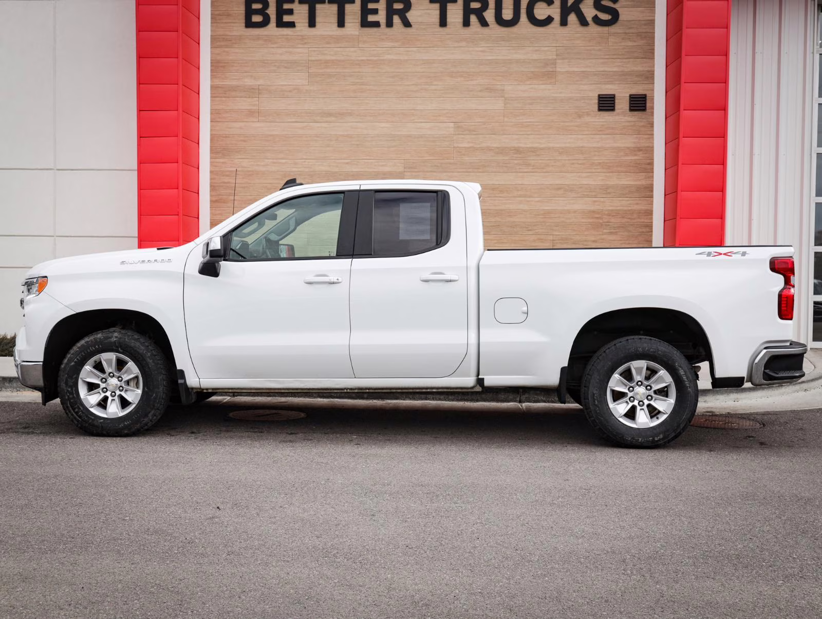 2022 Summit White Chevrolet Silverado 1500 LT 4X4 Truck