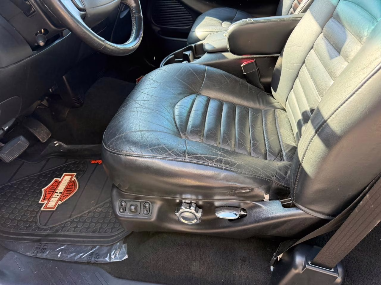 2000 Black Ford F-150 Harley-Davidson RWD Truck
