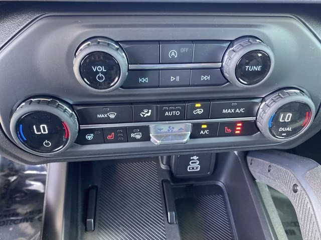 2026 Shadow Black Ford Bronco Outer Banks 4X4 Convertible