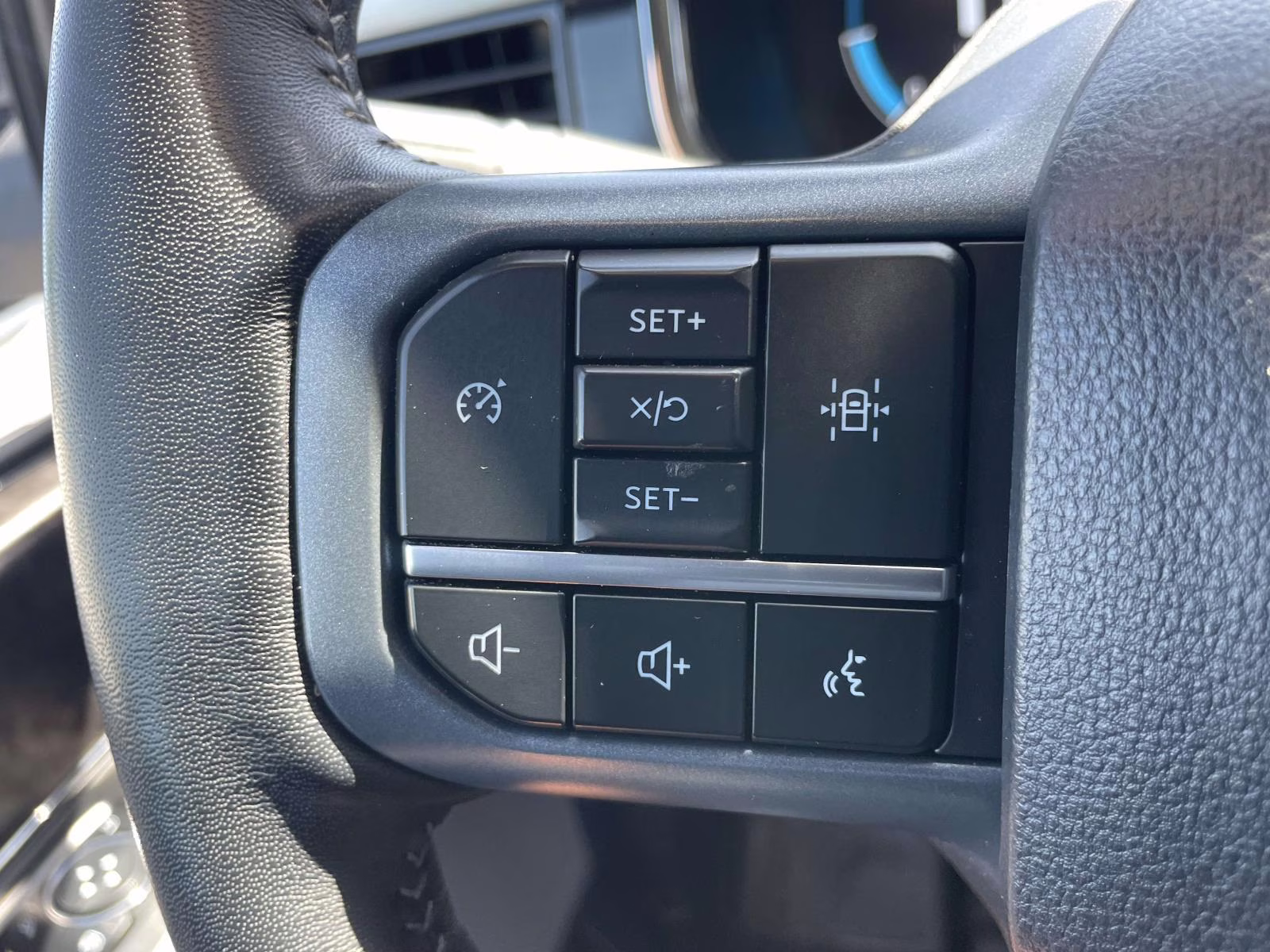 2023 White Metallic Ford F-150 Lariat 4X4 Truck