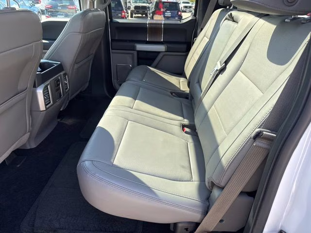 2016 White Platinum Metallic Tri-Coat Ford F-150 Lariat 4X4 Truck