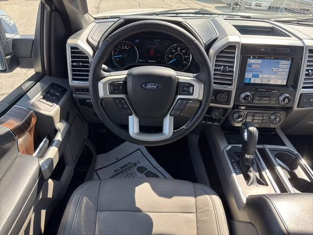 2016 White Platinum Metallic Tri-Coat Ford F-150 Lariat 4X4 Truck