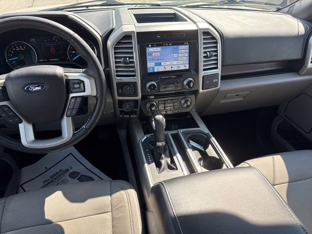 2016 White Platinum Metallic Tri-Coat Ford F-150 Lariat 4X4 Truck