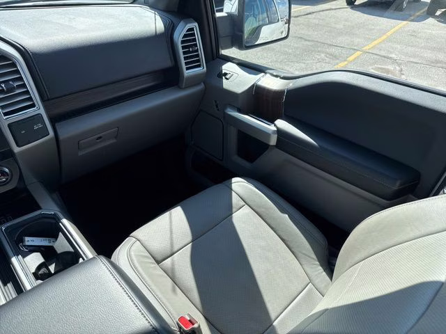 2016 White Platinum Metallic Tri-Coat Ford F-150 Lariat 4X4 Truck