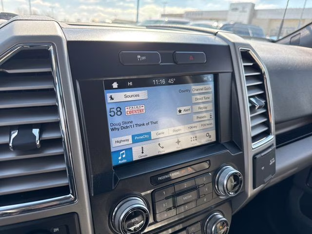 2016 White Platinum Metallic Tri-Coat Ford F-150 Lariat 4X4 Truck