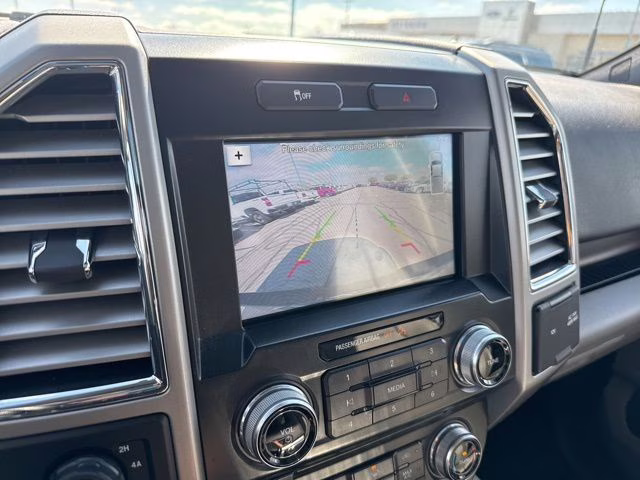 2016 White Platinum Metallic Tri-Coat Ford F-150 Lariat 4X4 Truck