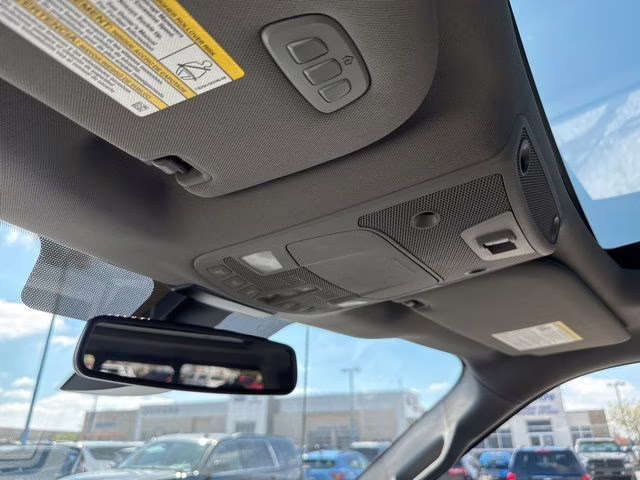 2016 White Platinum Metallic Tri-Coat Ford F-150 Lariat 4X4 Truck