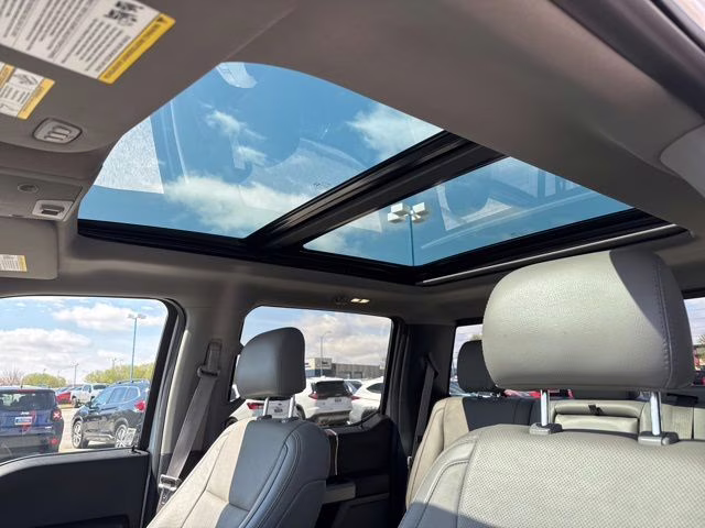 2016 White Platinum Metallic Tri-Coat Ford F-150 Lariat 4X4 Truck