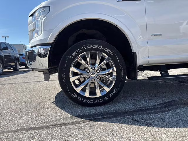 2016 White Platinum Metallic Tri-Coat Ford F-150 Lariat 4X4 Truck