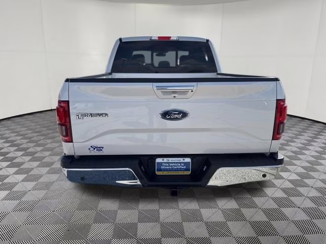2016 White Platinum Metallic Tri-Coat Ford F-150 Lariat 4X4 Truck