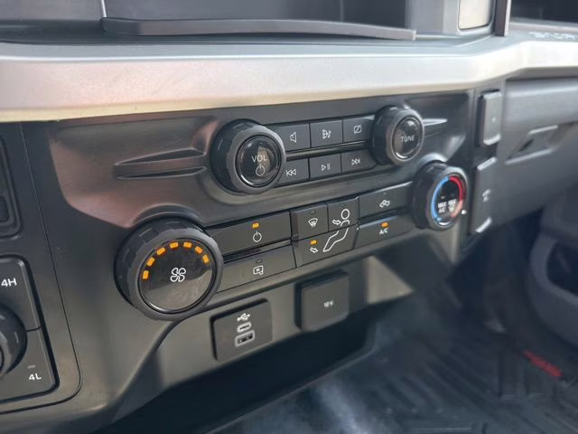 2024 Oxford White Ford Super Duty F-350 SRW XL 4X4 Truck