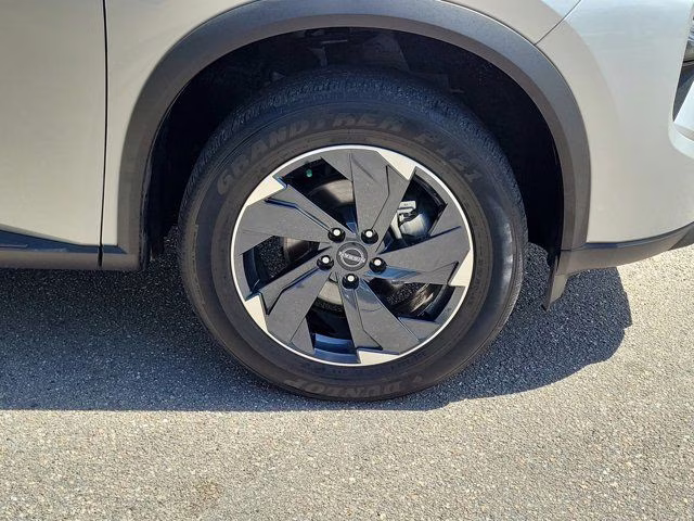 2024 Brilliant Silver Metallic Nissan Rogue SV FWD SUV