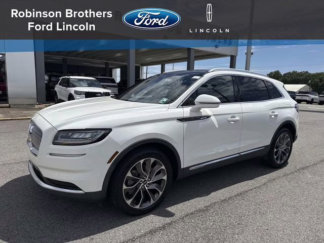 2021 White Lincoln Nautilus Reserve AWD SUV