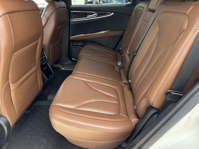 2021 White Lincoln Nautilus Reserve AWD SUV