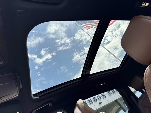 2021 White Lincoln Nautilus Reserve AWD SUV