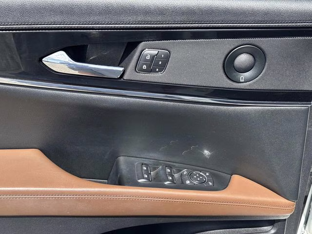 2021 White Lincoln Nautilus Reserve AWD SUV