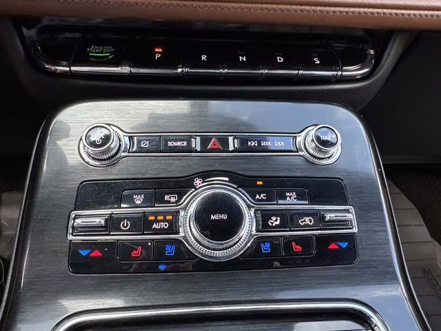 2021 White Lincoln Nautilus Reserve AWD SUV