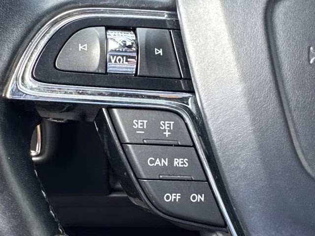 2021 White Lincoln Nautilus Reserve AWD SUV