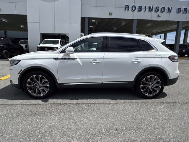 2021 White Lincoln Nautilus Reserve AWD SUV