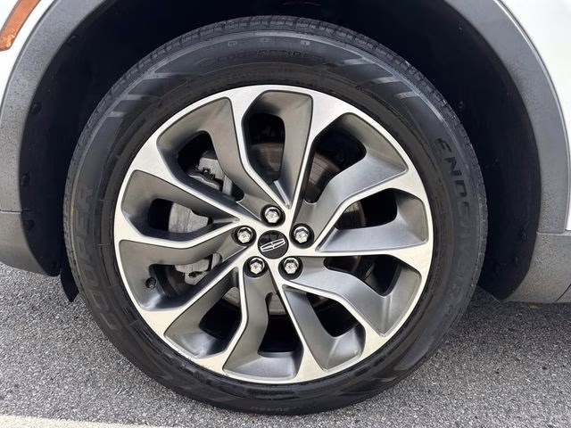 2021 White Lincoln Nautilus Reserve AWD SUV