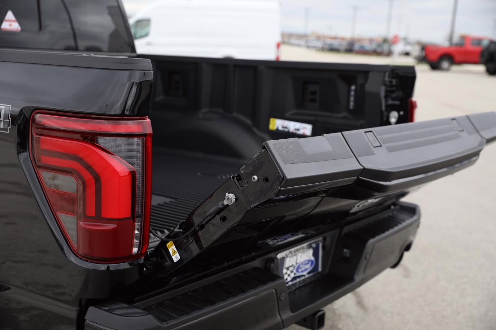 2026 Agate Black Metallic Ford F-150 LARIAT 4X4 Truck