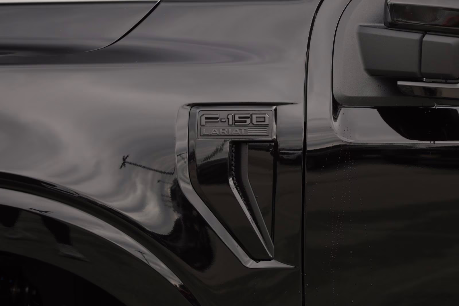 2026 Agate Black Metallic Ford F-150 LARIAT 4X4 Truck