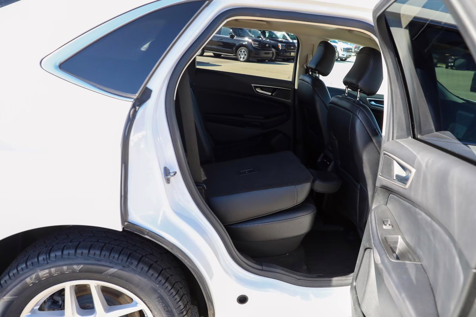 2023 Oxford White Ford Edge SEL AWD SUV