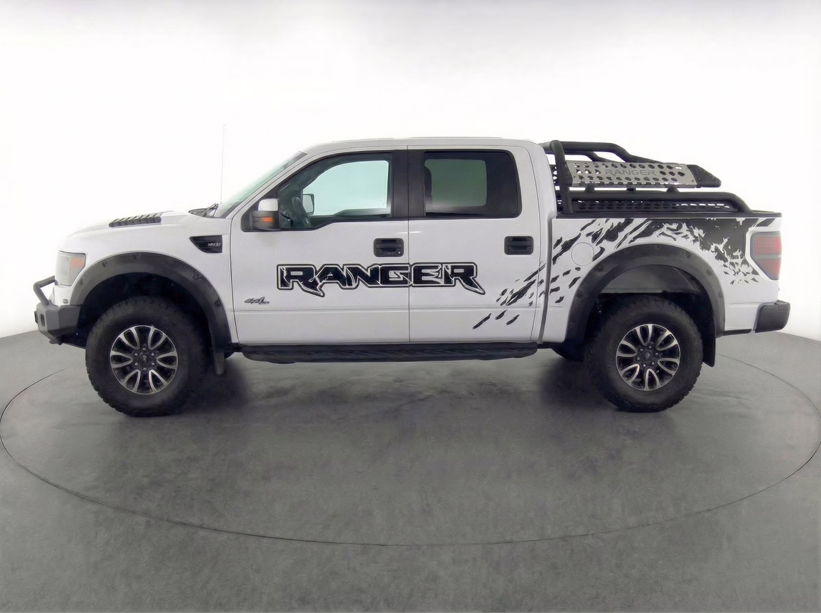 2014 Oxford White Ford F-150 SVT Raptor 4X4 Truck