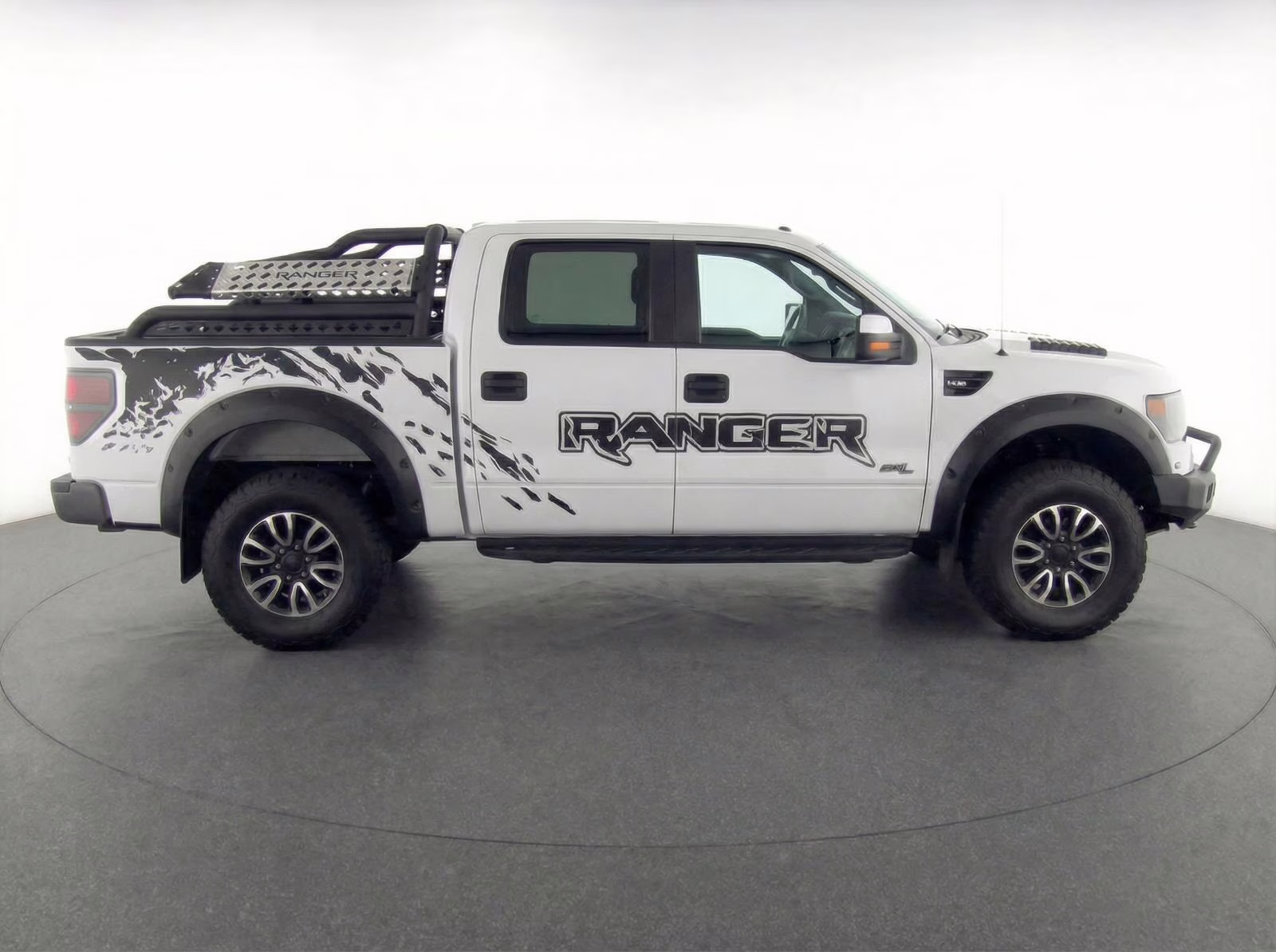 2014 Oxford White Ford F-150 SVT Raptor 4X4 Truck