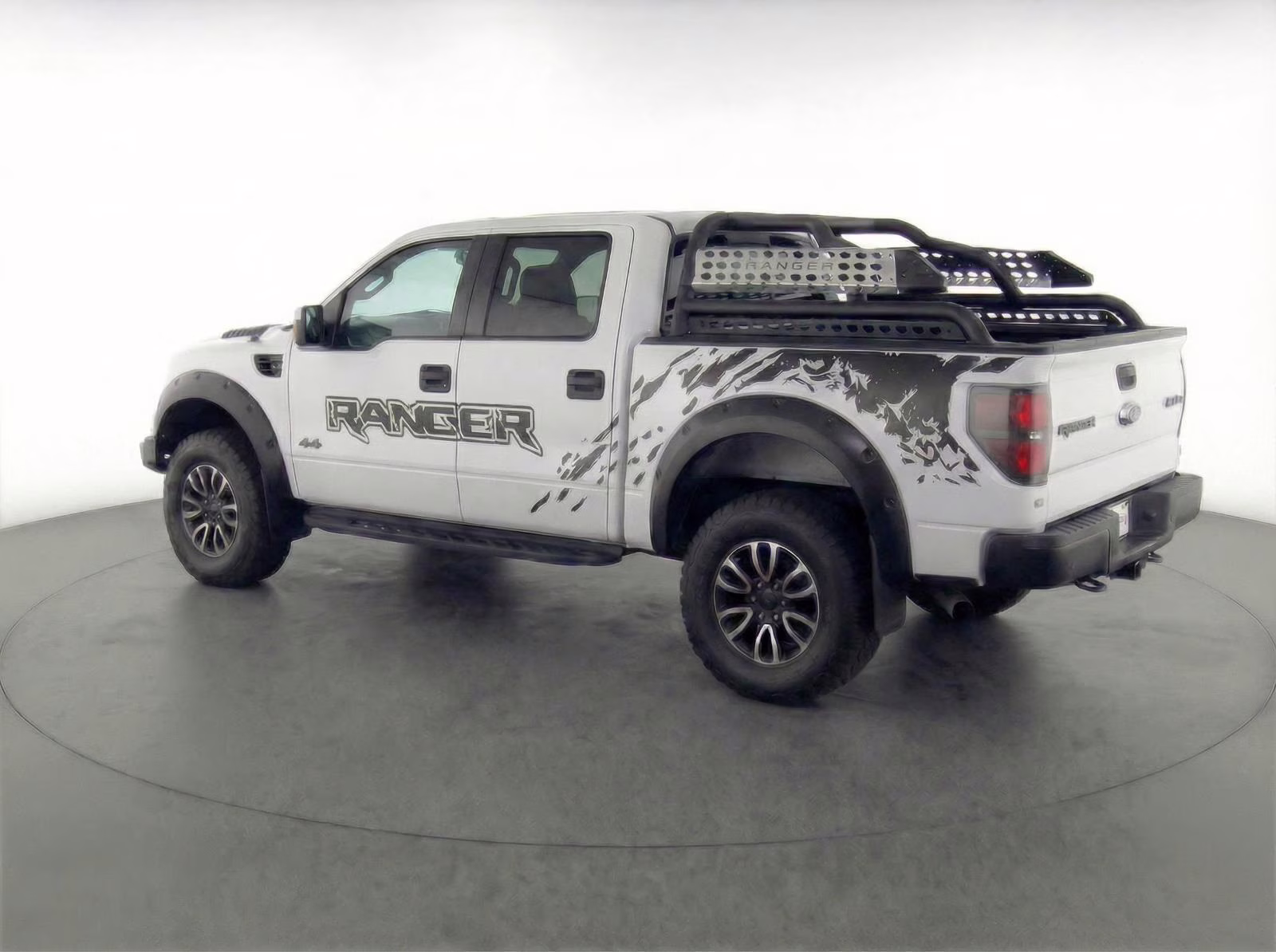 2014 Oxford White Ford F-150 SVT Raptor 4X4 Truck