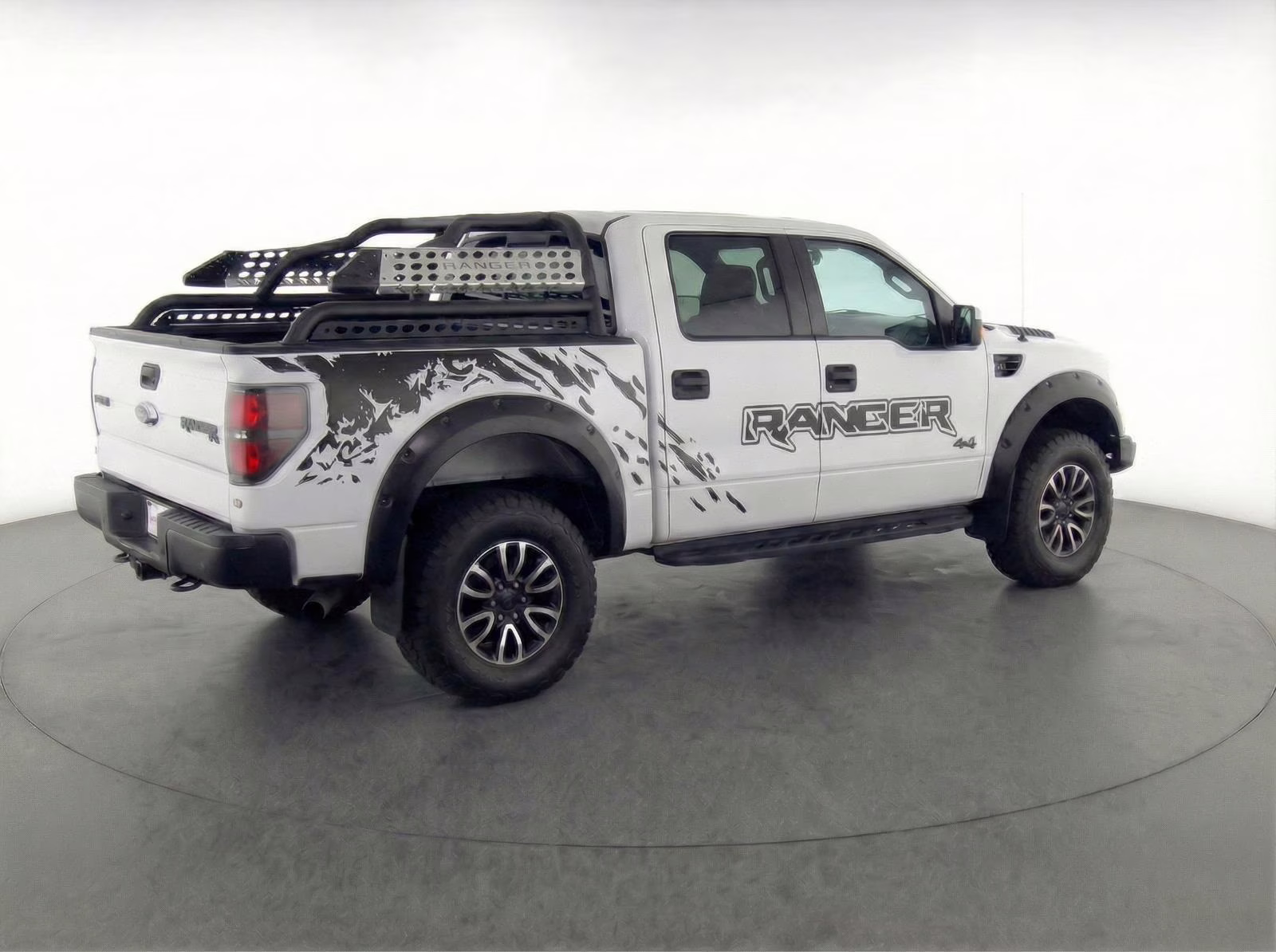 2014 Oxford White Ford F-150 SVT Raptor 4X4 Truck