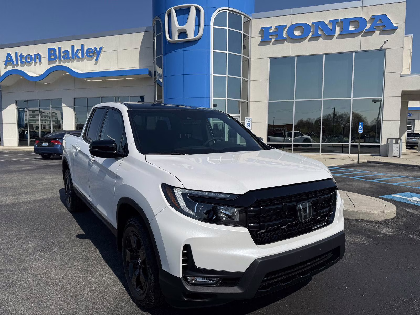 2026 Platinum White Pearl Honda Ridgeline Black Edition Two-Tone AWD Truck