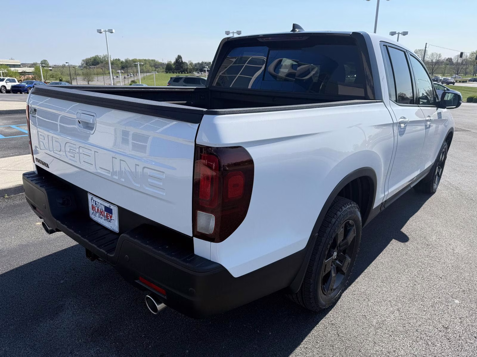 2026 Platinum White Pearl Honda Ridgeline Black Edition Two-Tone AWD Truck