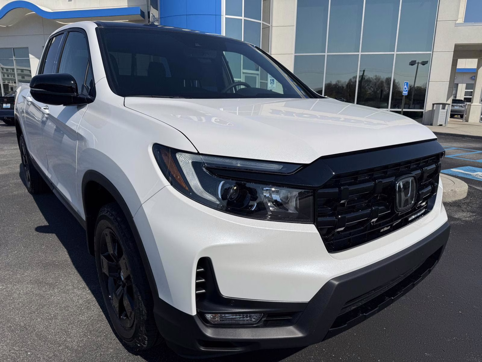 2026 Platinum White Pearl Honda Ridgeline Black Edition Two-Tone AWD Truck