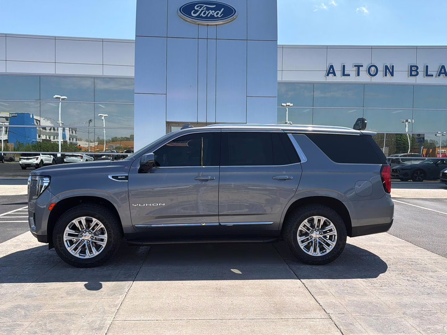 2022 Satin Steel Metallic GMC Yukon SLT 4X4 SUV